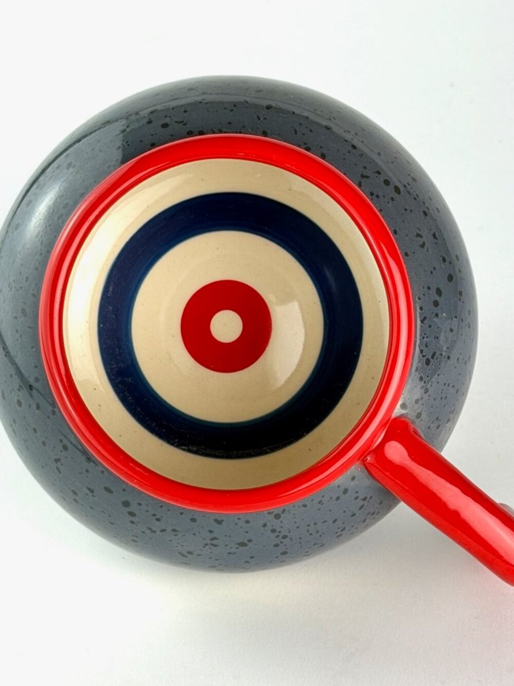 Main & Local Curling Stone Rock Ceramic Coffee Mug Set Pair Red Blue Handles